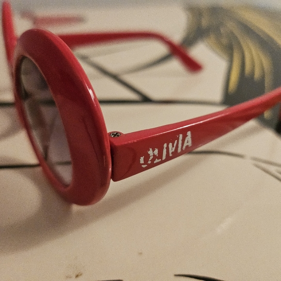 Vintage Olivia Cherry Red Round Sunglasses | Size Kids (Very Small) - Picture 4 of 8